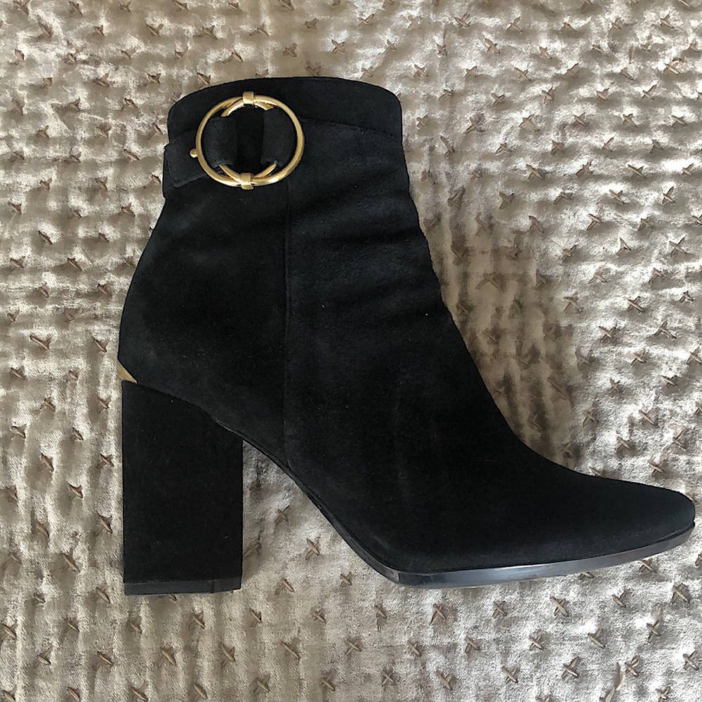 Cute Calvin Klein suede black booties!